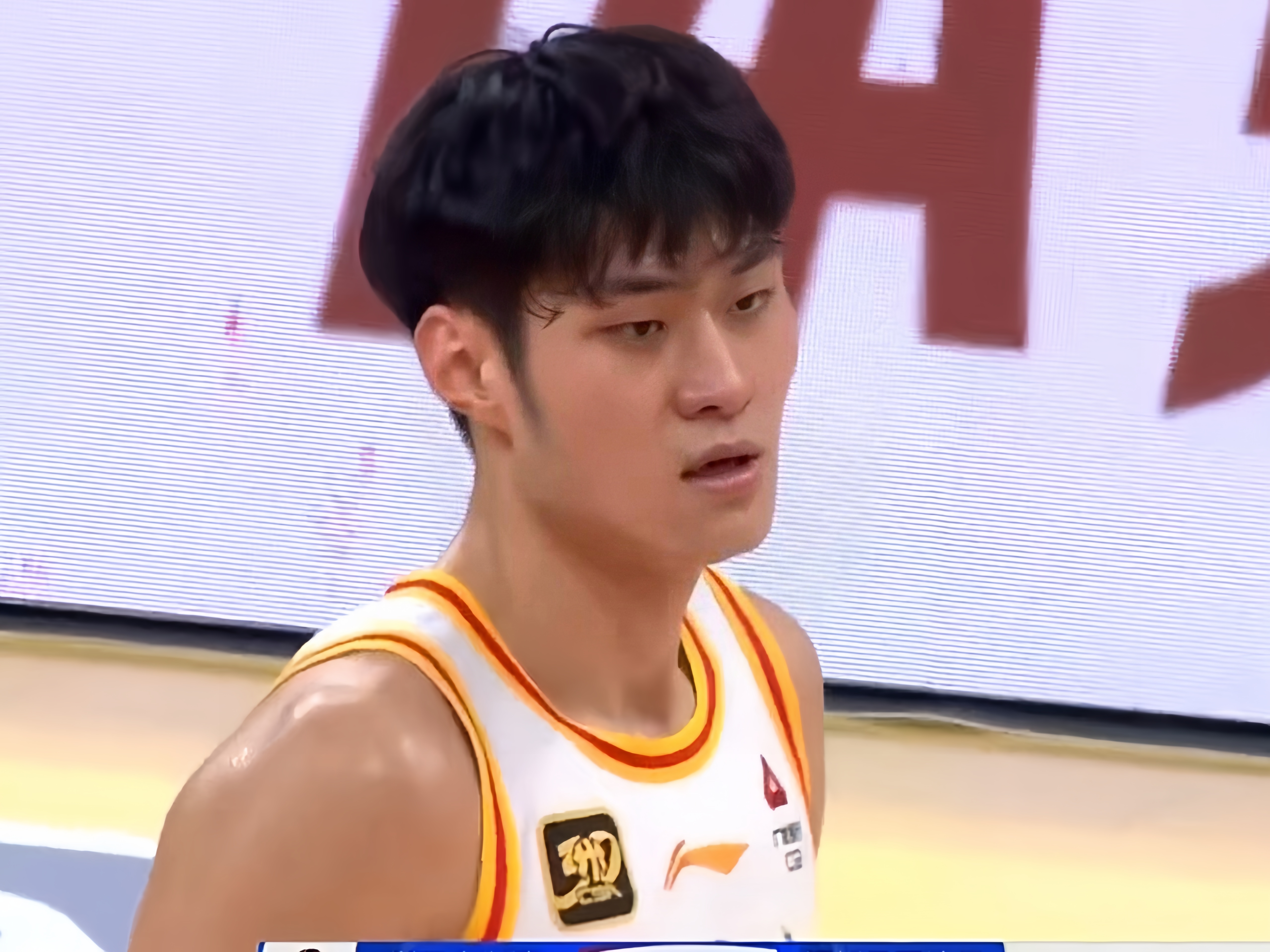 DB游戏-深圳男篮艰难突围，提升至积分榜倒数第二