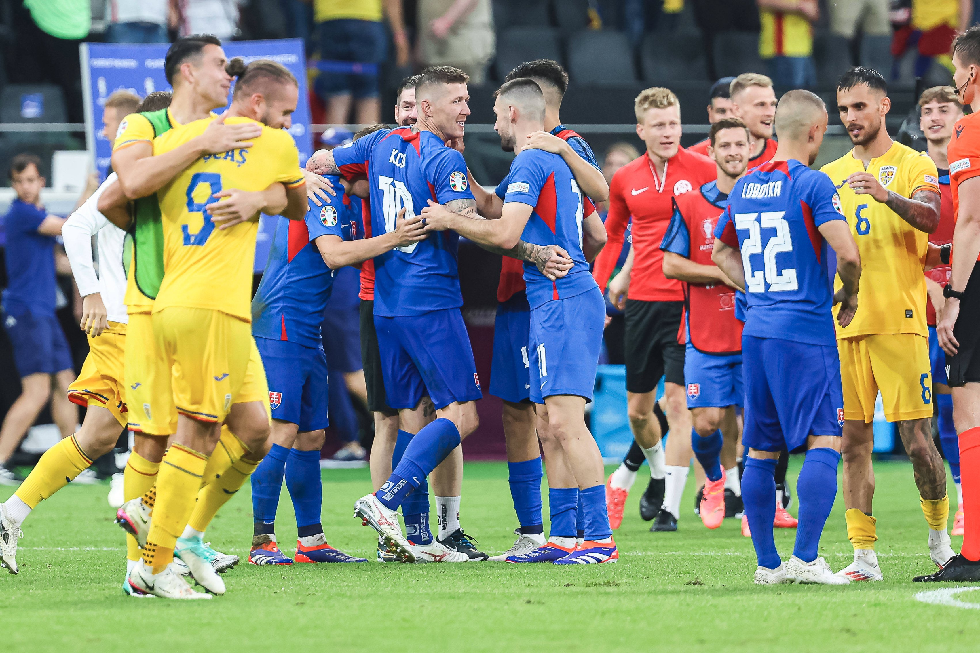 斯洛伐克队勇夺晋级，让人见证奇迹发生