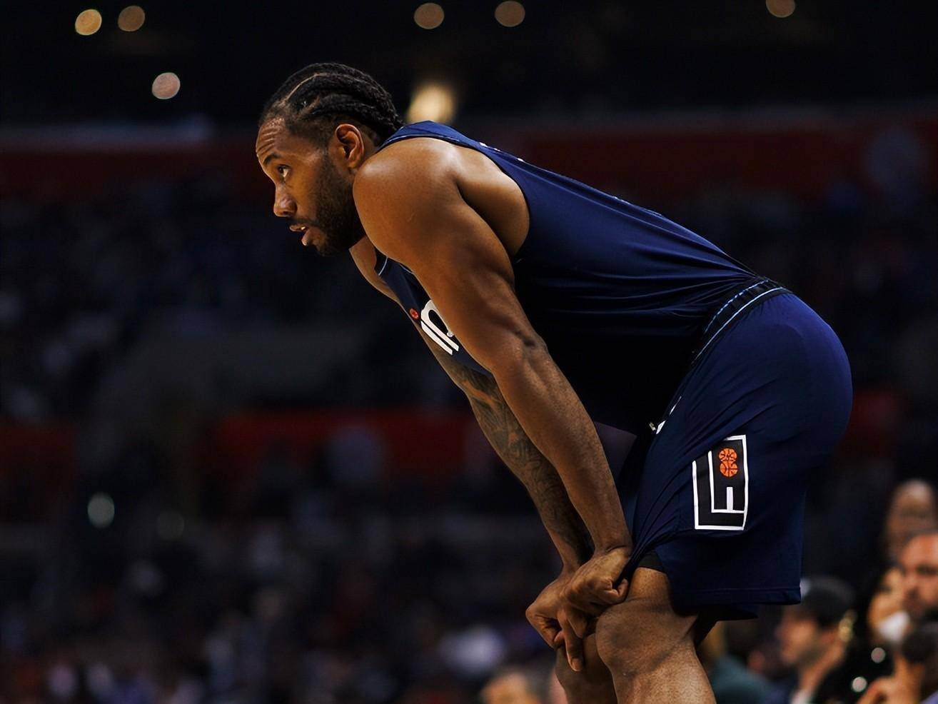 关于莱昂纳德表现坚挺，带领球队夺得胜利的信息