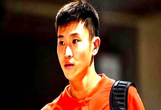 多宝彩票-福尔茨雷愤怒批评裁判，球队向前迈进