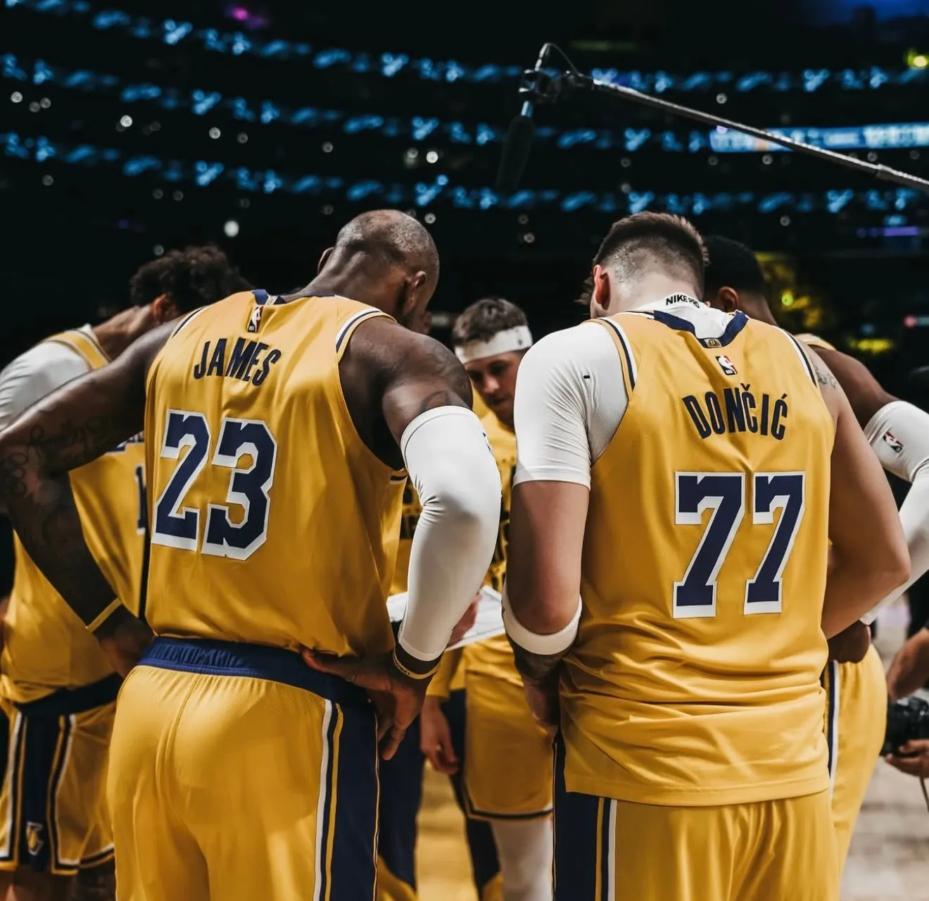 -湖人横扫黄蜂，豪取四连胜