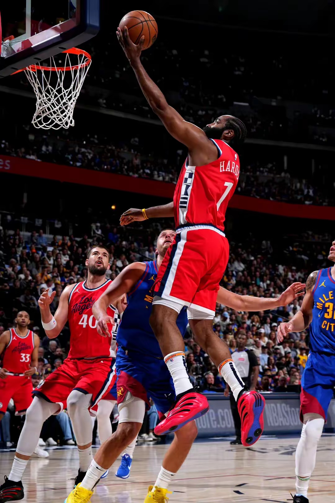 快船外线手感极佳，大胜对手