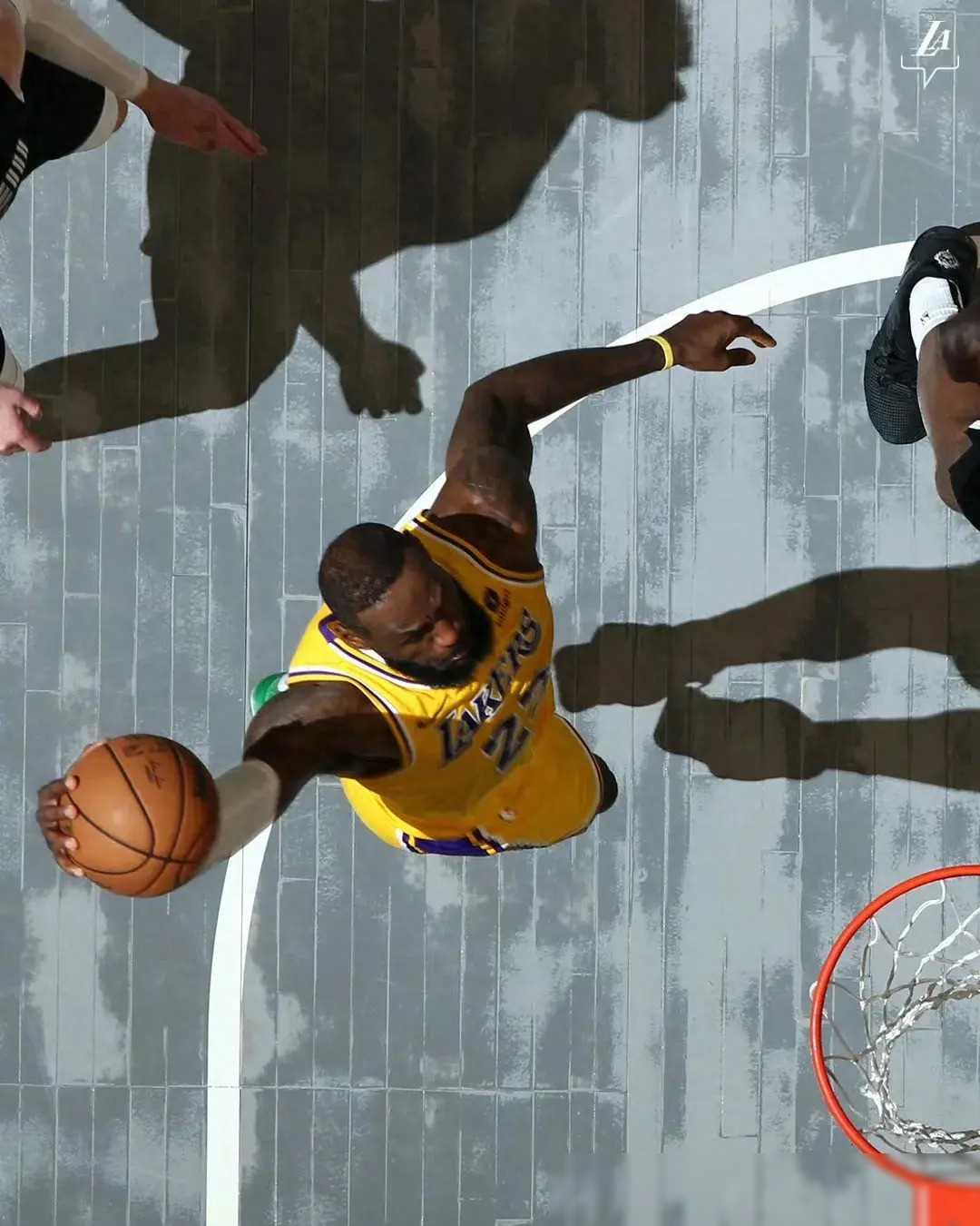 湖人再胜开拓者，终结两连败