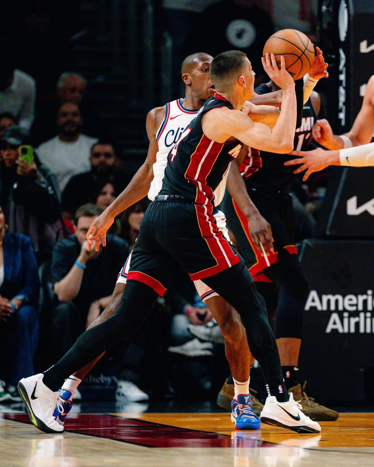 包含快船被黄蜂逆转失利无缘晋级的词条