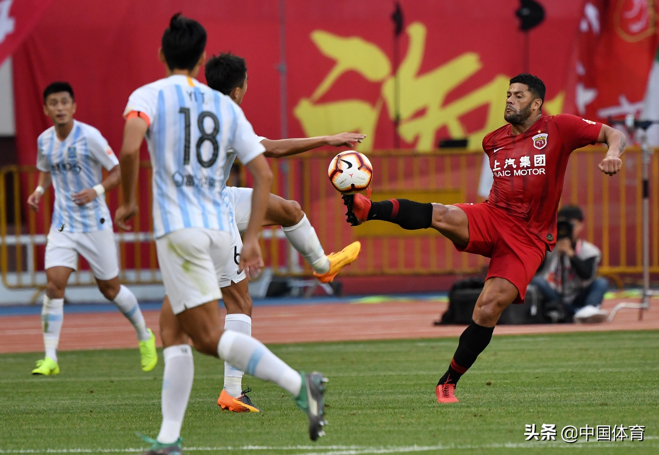 上港主场2-0贵州人和,接连不胜迎来胜利的简单介绍 上港主场2-0贵州人和,接连不胜迎来胜利的简单介绍