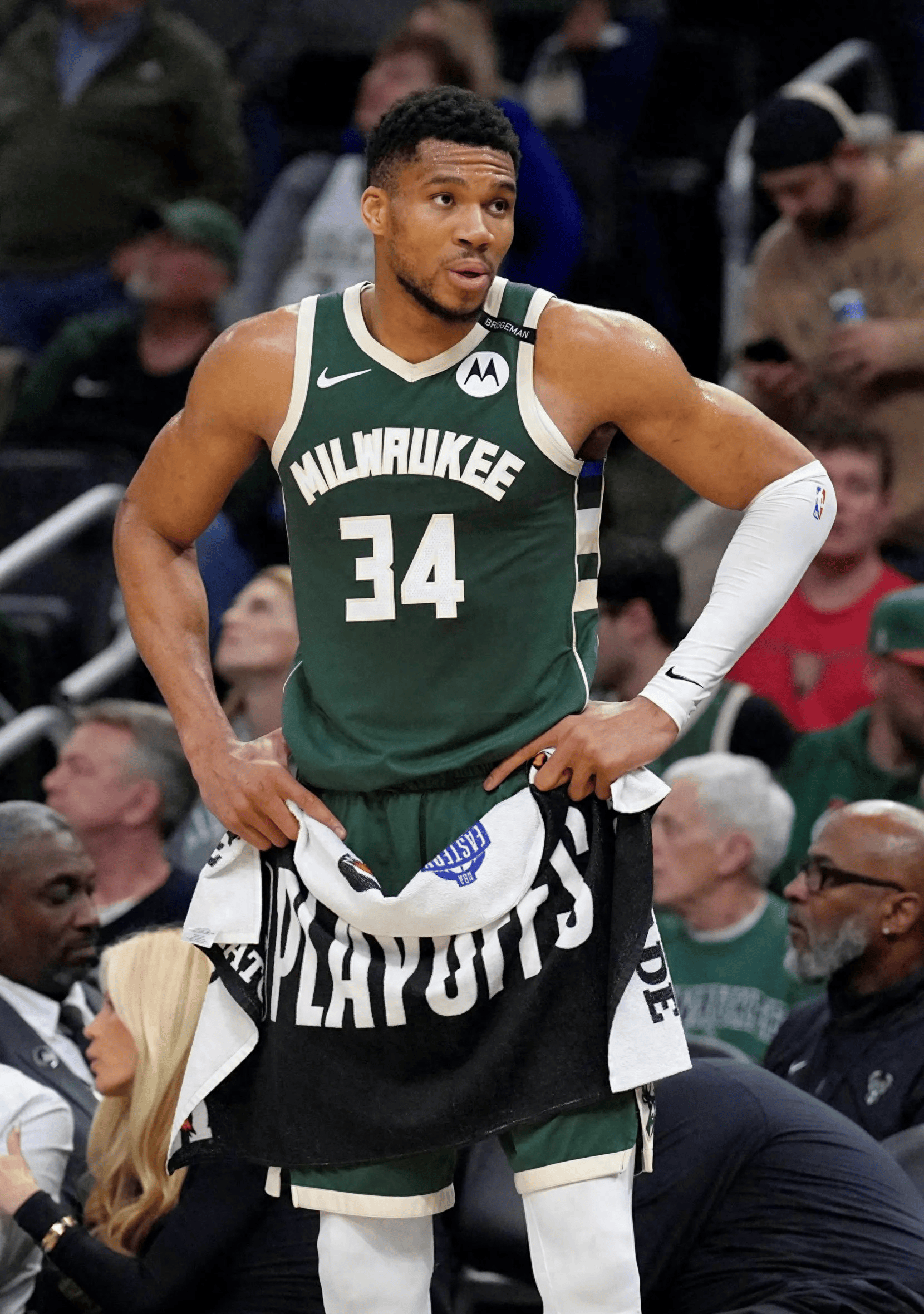 DB彩票-雄鹿险胜马刺，保持不败纪录